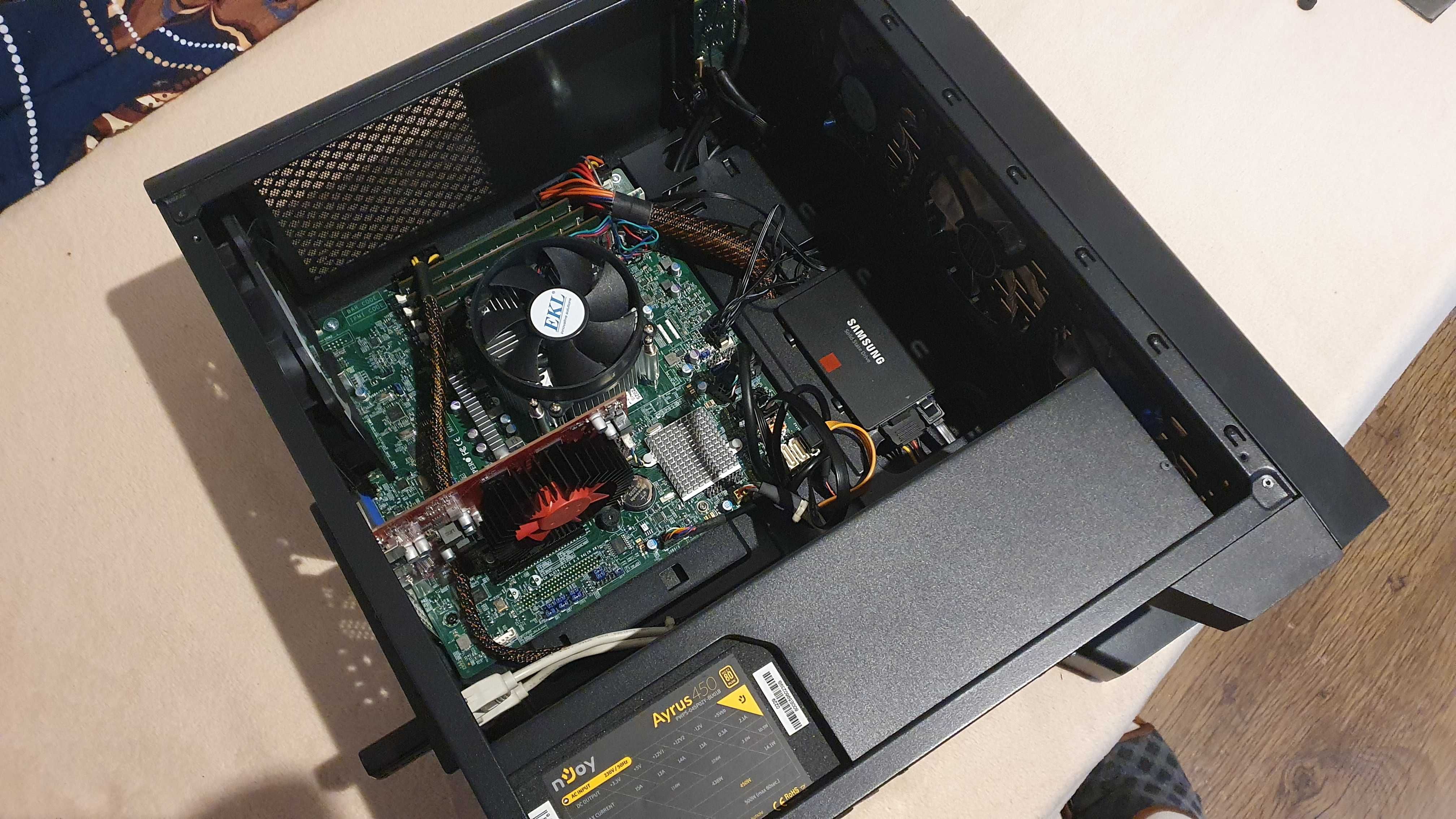 Sistem i7 7700 16GB DDR4 SSD+HDD RX460