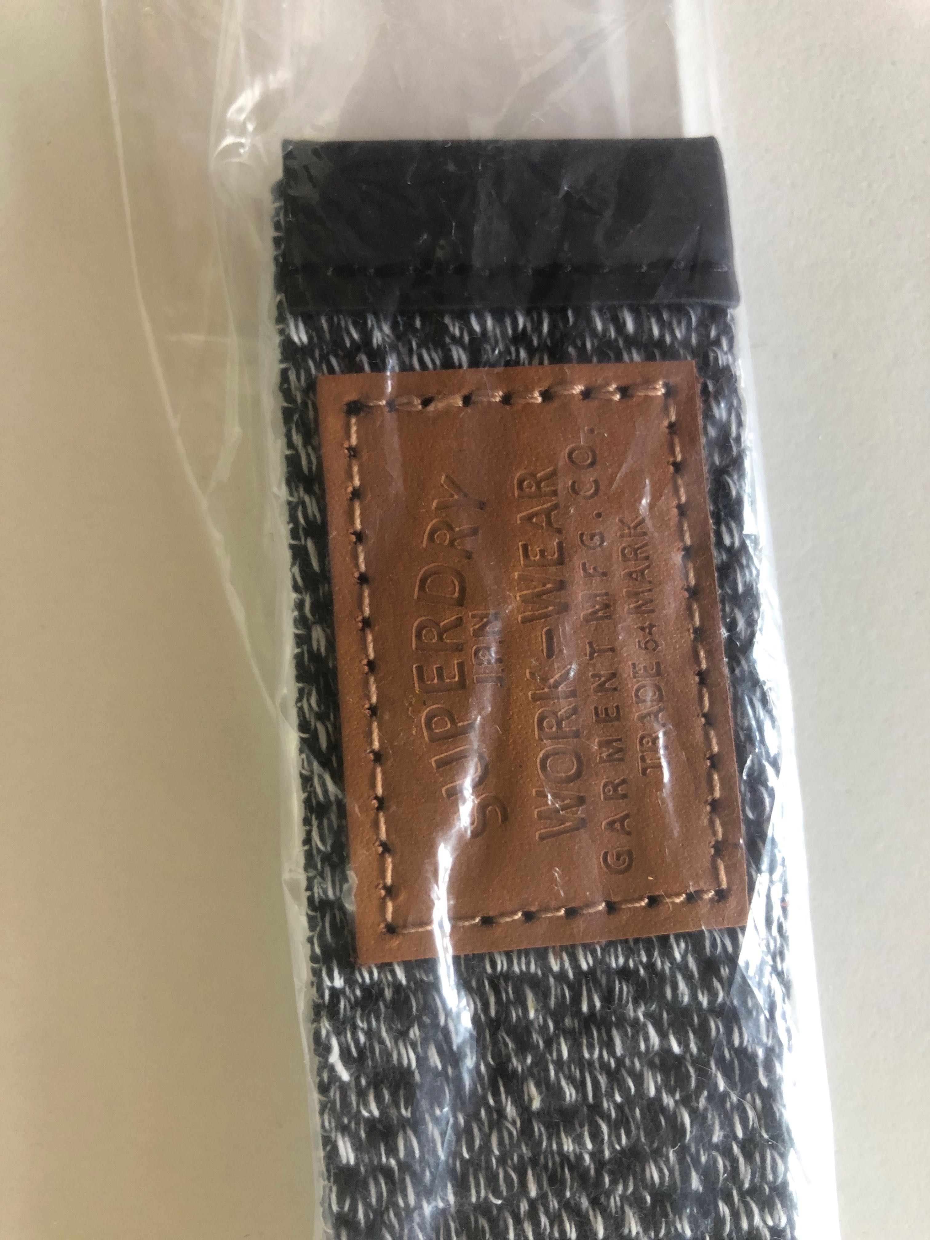 Чисто нов мъжки колан Superdry.