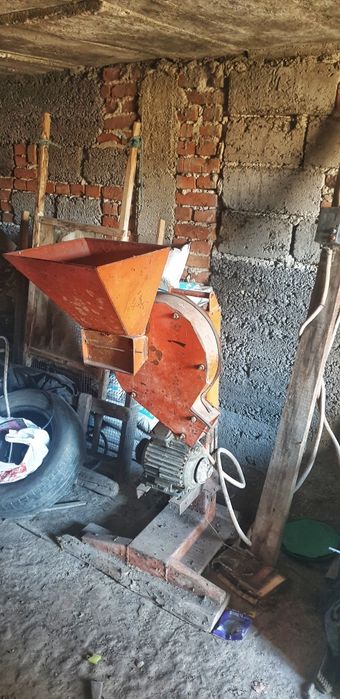 Електрическа зърнодробилка / фуражомелка