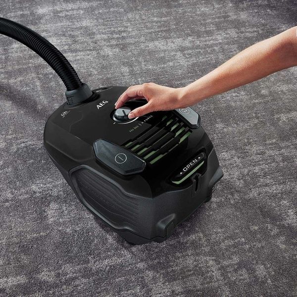 ПРОМО 2г Гаранция Нова Мощна Прахосмукачка с Торба AEG VX6-2-ÖKOX 800W