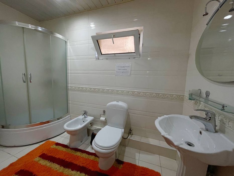 Сдаётся 4-комнатная квартира в центре