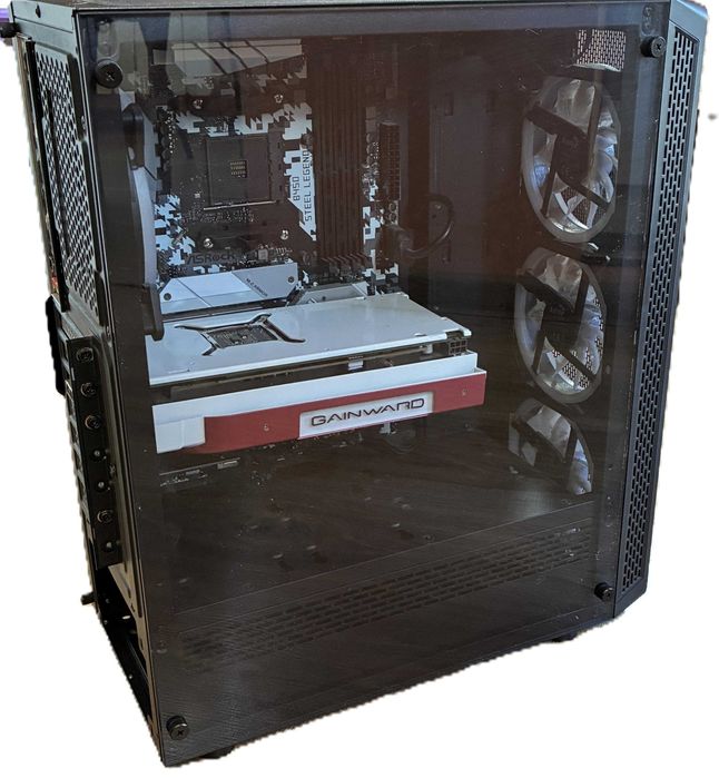 Компютърна кутия с AGRB вентилатори