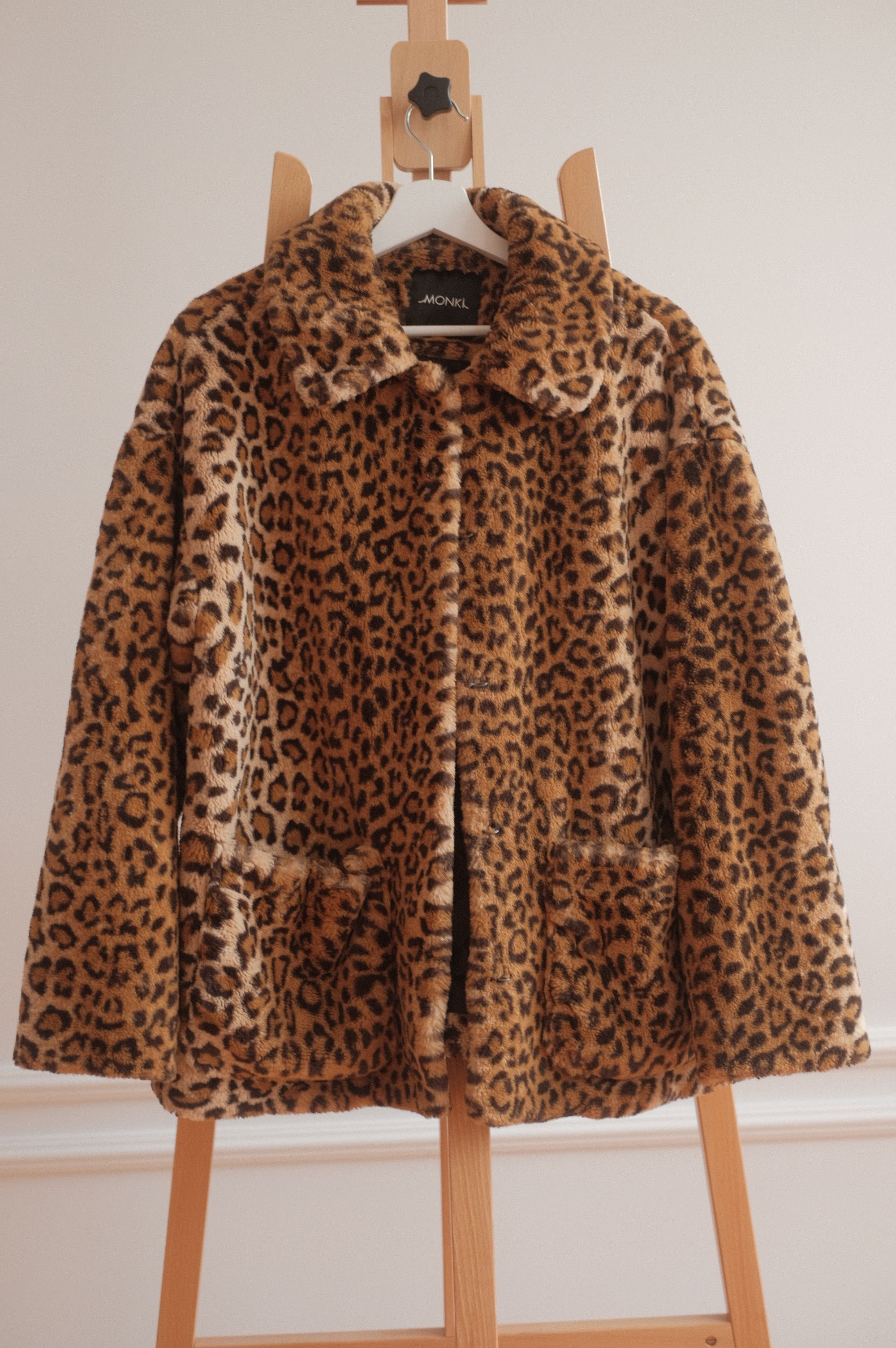 Палто с косъм леопард Monki S-M