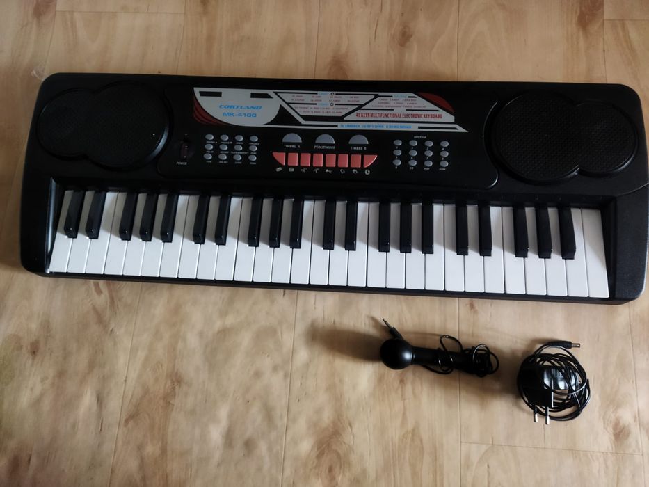 Продается синтезатор