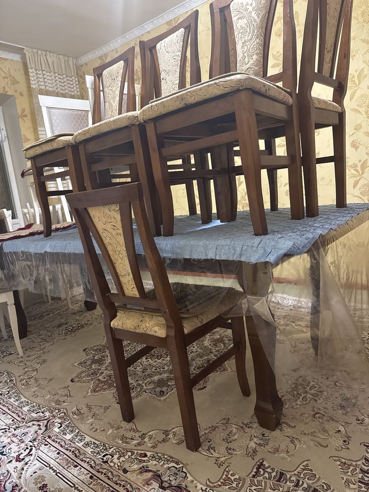 Стол со стульями
