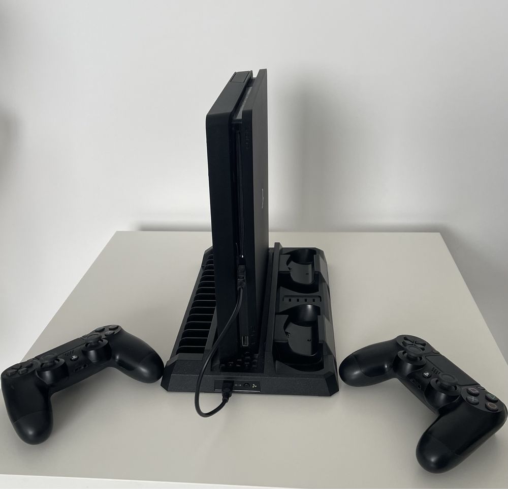 Set: Consola PS4 slim + Dock Multifunctional