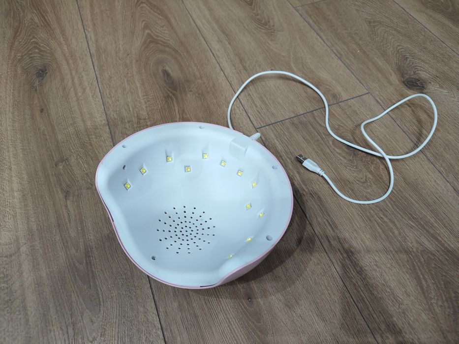 Лампа за нокти .