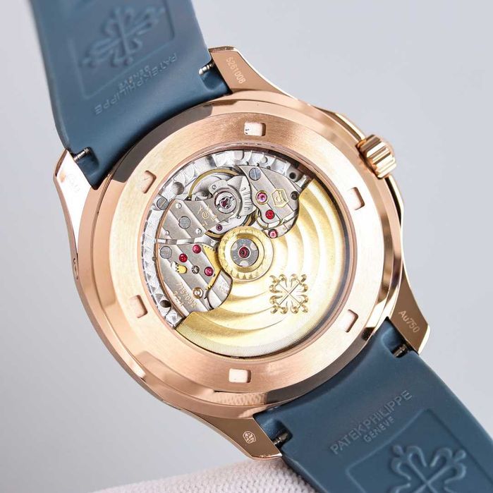 Patek Philippe Aquanaut Annual Calendar с автоматичен механизъм