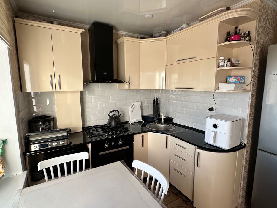 продам угловую кухню