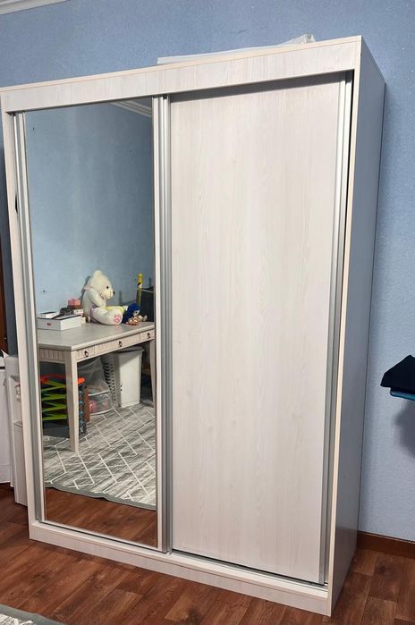 Стенка купэ в хорошем состоянии