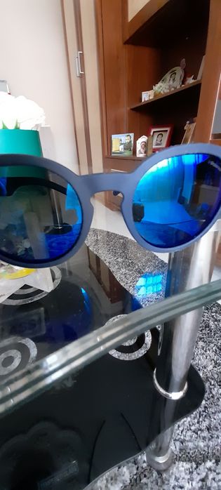 Vând ochelari de soare