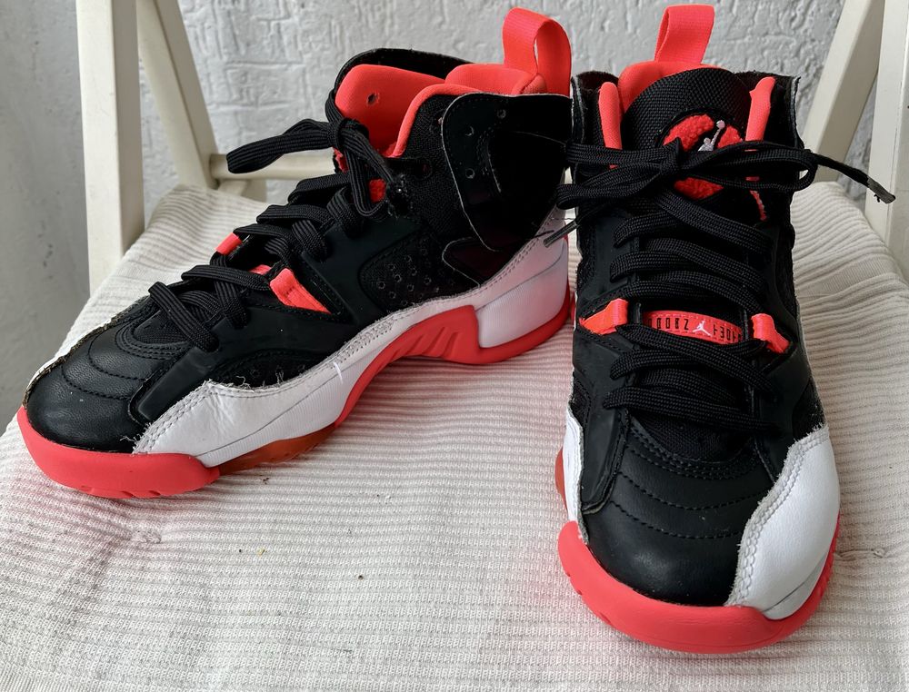 Маратонки Nike JORDAN JUMPMAN Two Trey GS Black Infrared