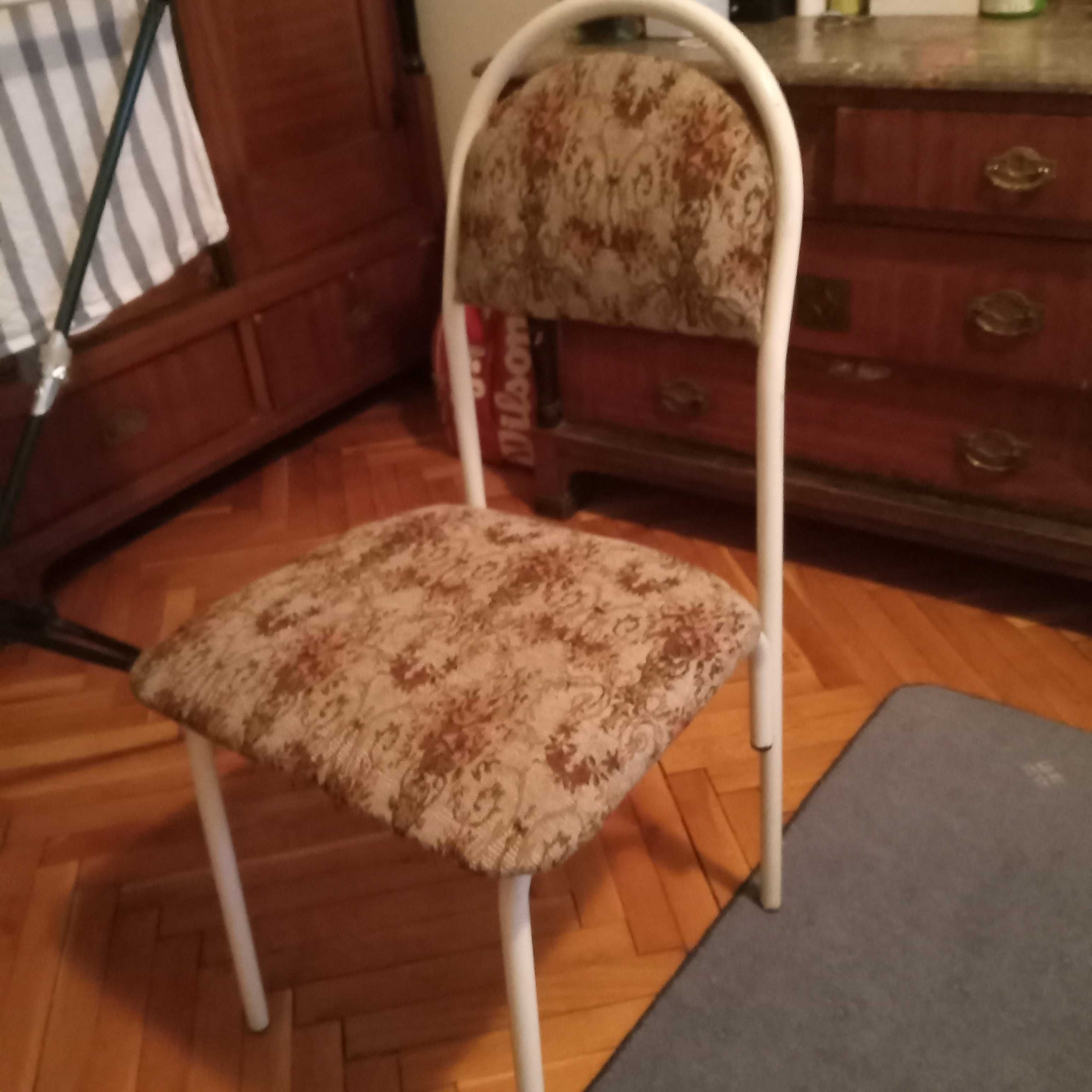 Универсален стол с мека седалка и облегалка
