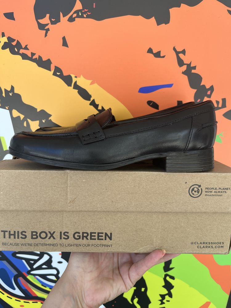 Обувки на Clarks