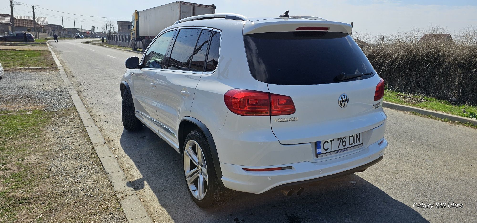 Vând Volkswagen tiguan 2013