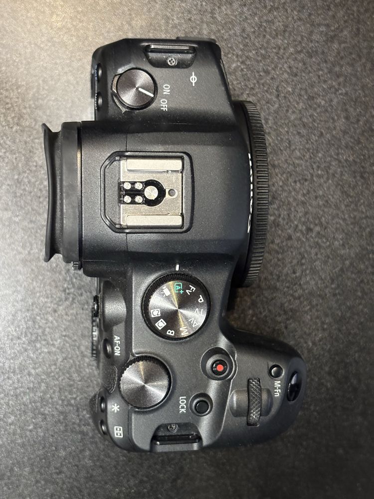 Canon EOS R6.