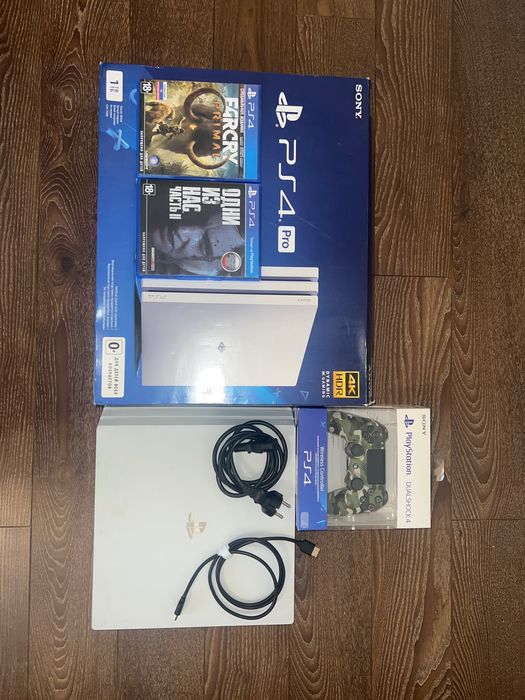Продам PS4 Pro 1TB в белом цвете