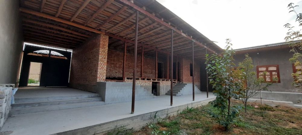 Паркентда 5 хонали уй