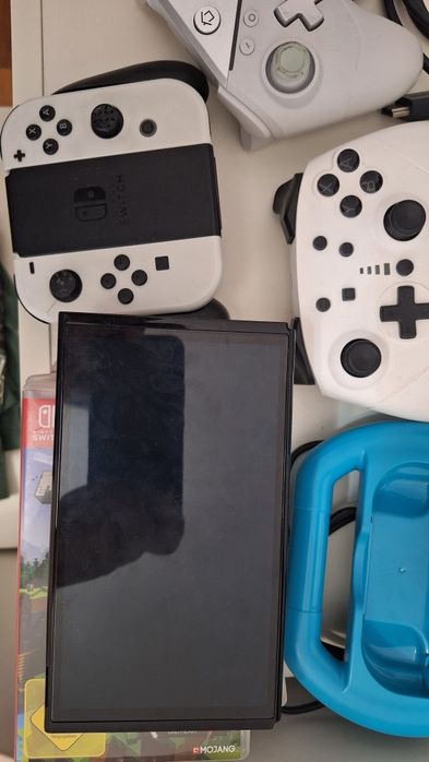 Nintendo Switch cu jocuri incluse