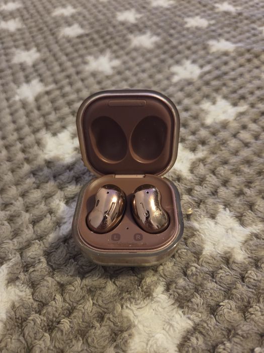 Casti samsung galaxy buds live