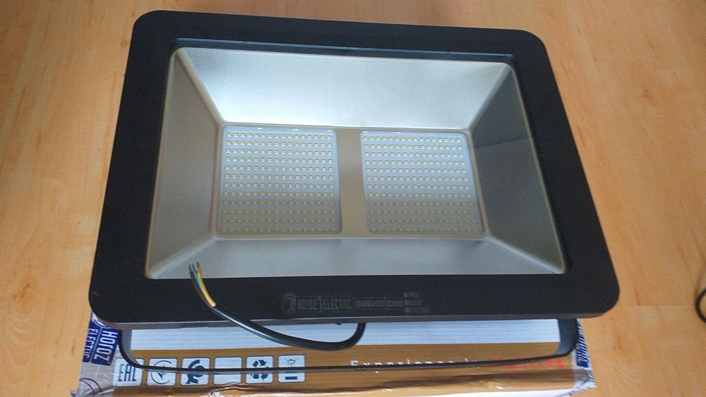 Proiector puternic 2400w cu leduri SMD 300W