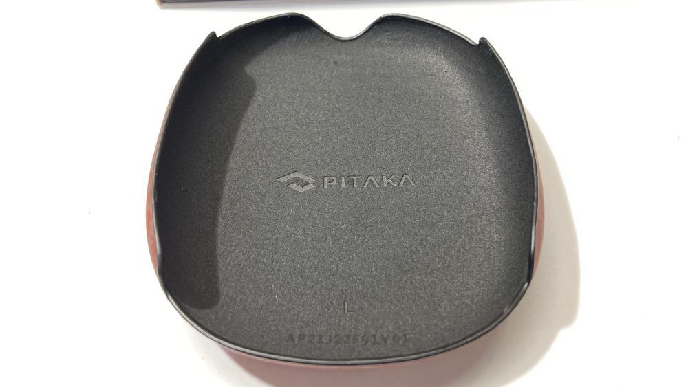 Протектори за Apple AirPods Max на Pitaka