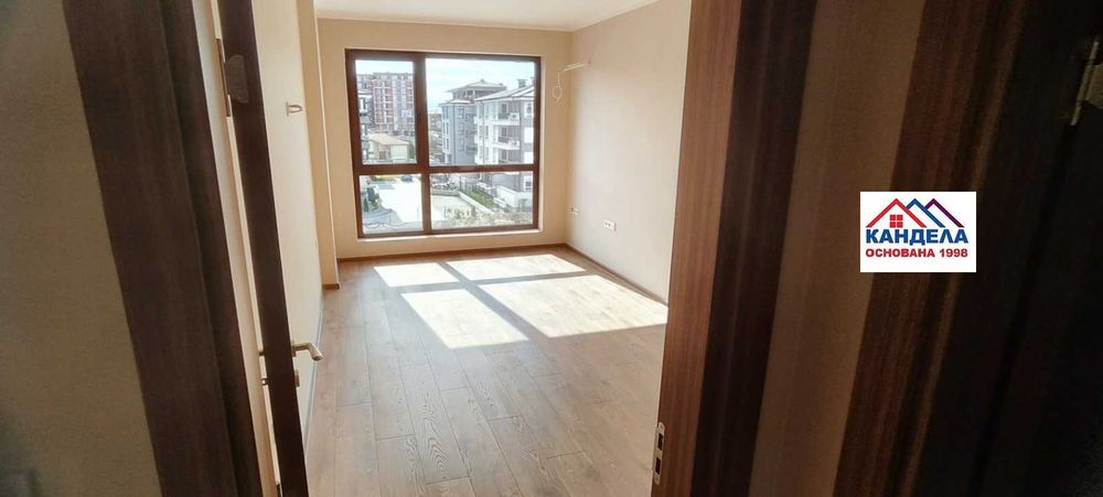 Продава се Тристаен апартамент в Пловдив, Младежки Хълм - 141 кв.м за 1043 €/кв.м - Снимка #8