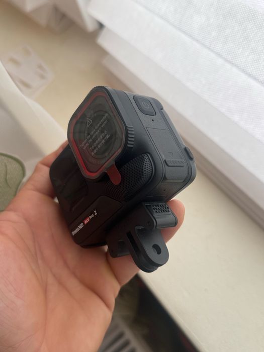 Insta 360 ace pro 2