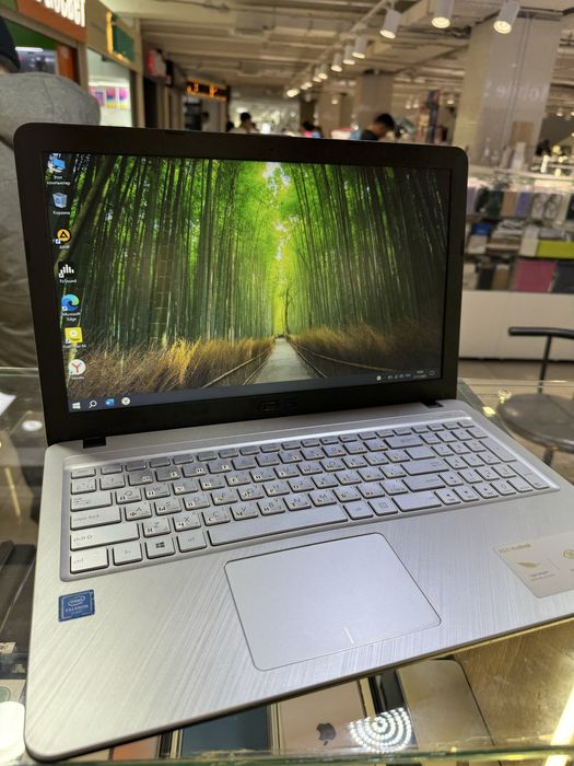 Ноутбук в отличном состояний