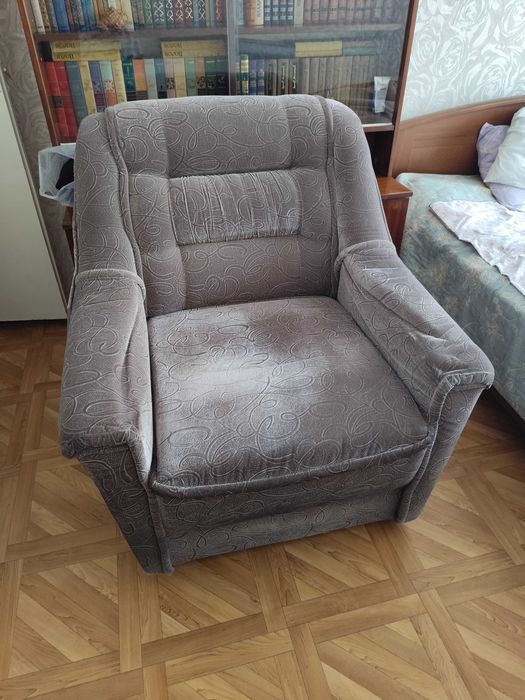 Продам  мягкую мебель 2кресло бу. В нормал. и чистом состоянии. 2 шт