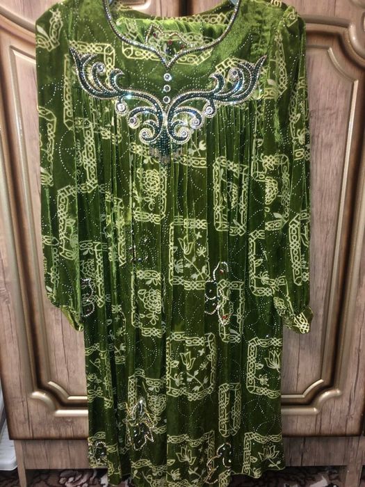 Koʻylaklar tez va arzon sotiladi