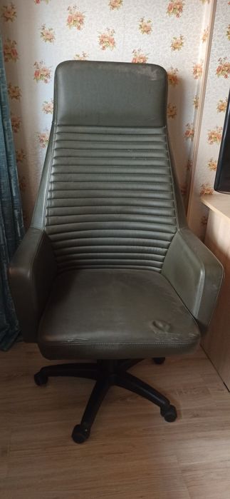 Кресло офисное кожаное, стул кухонный
