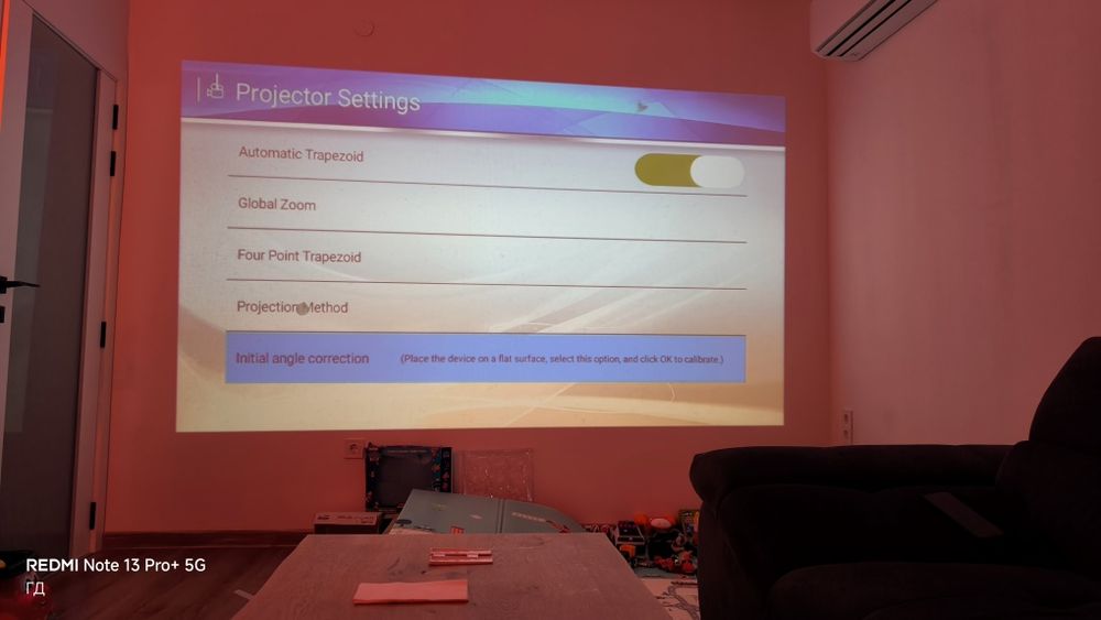 Проектор с андоид за домашно кино изживяване