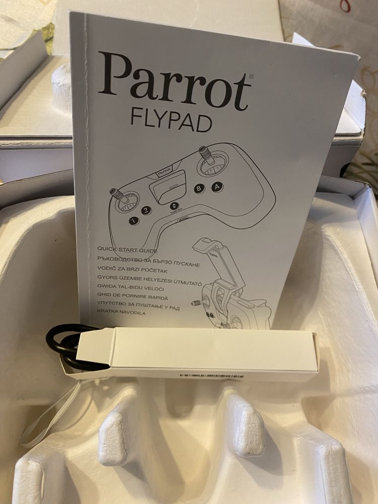 Parrot Flypad – контролер за мини дронове