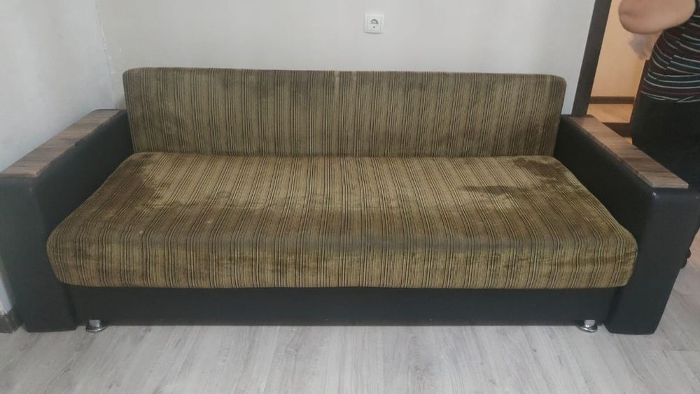 Диван продою срочно 10 000тыс