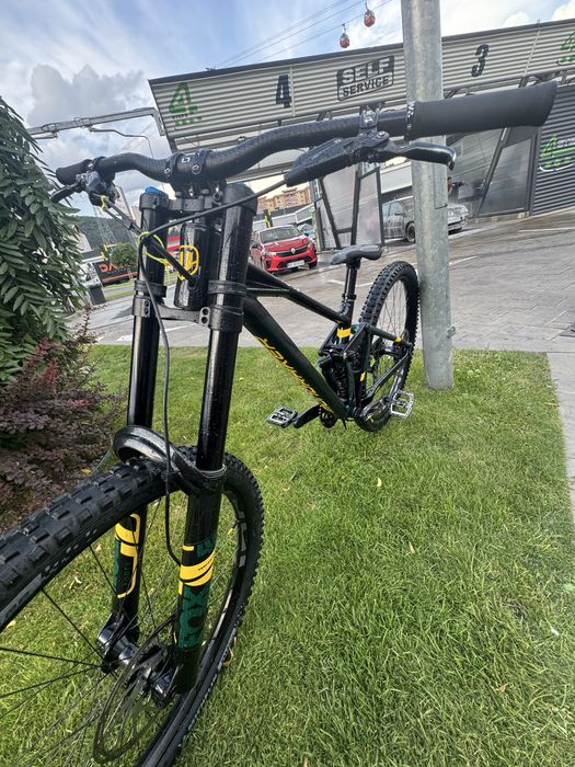 vand bicicleta downhill mondraker summum r 2022
