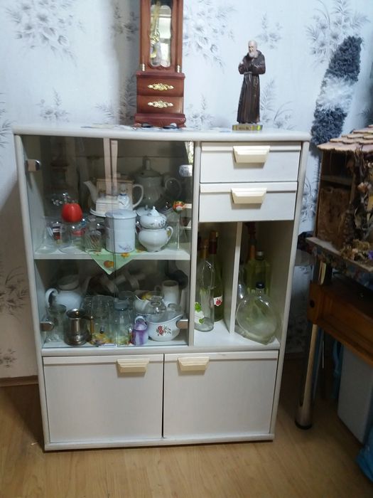 vand vitrina alba pt.camera tineret