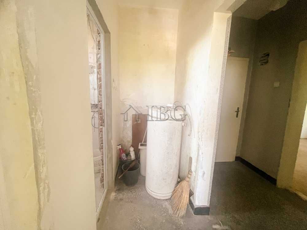 Продава се Двустаен апартамент в Русе, Център - 65 кв.м за 508 €/кв.м - Снимка #4