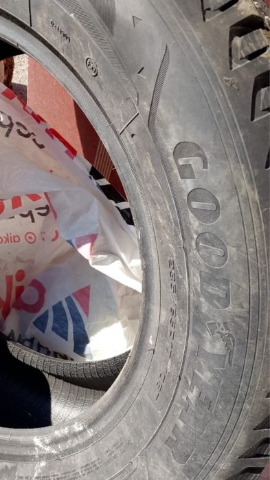 Продам шины 235/65R17