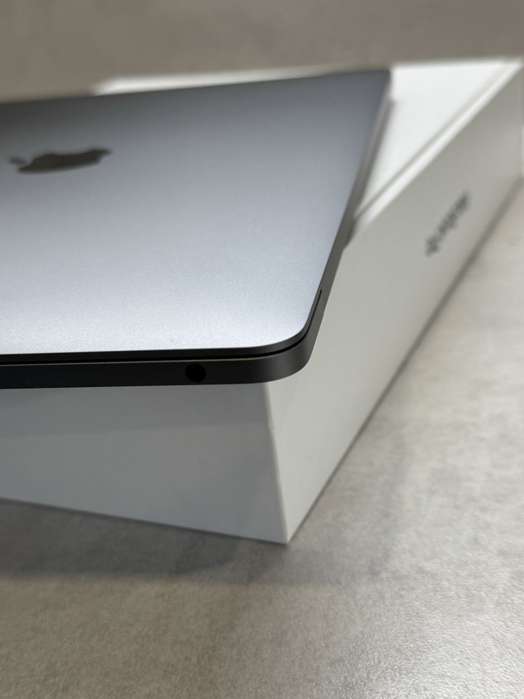 НОВ! MacBook Pro M2 13” 512SSD Space Gray