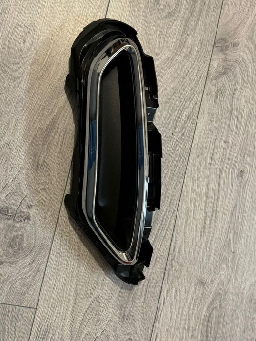 Ornament (tips)stânga bară spate vw passat b8,cod:3g0807763.