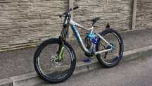 Bicicleta Downhill Giant Glory DH
