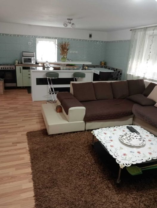 Vand casa renovata sau schimb cu apartament zona centrala + diferenta