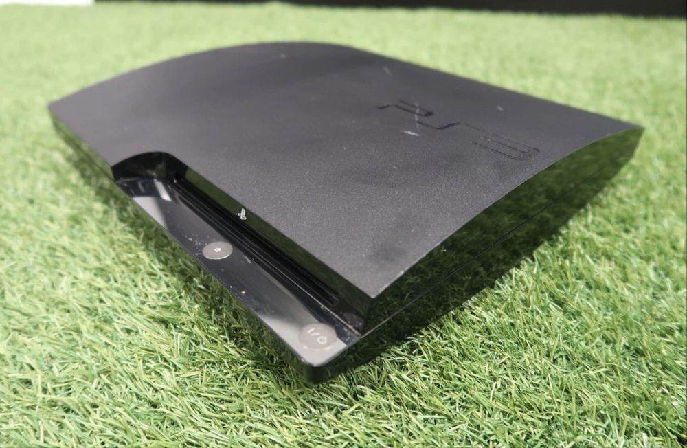 PlayStation 3 Slim с топ играми и джойстиком