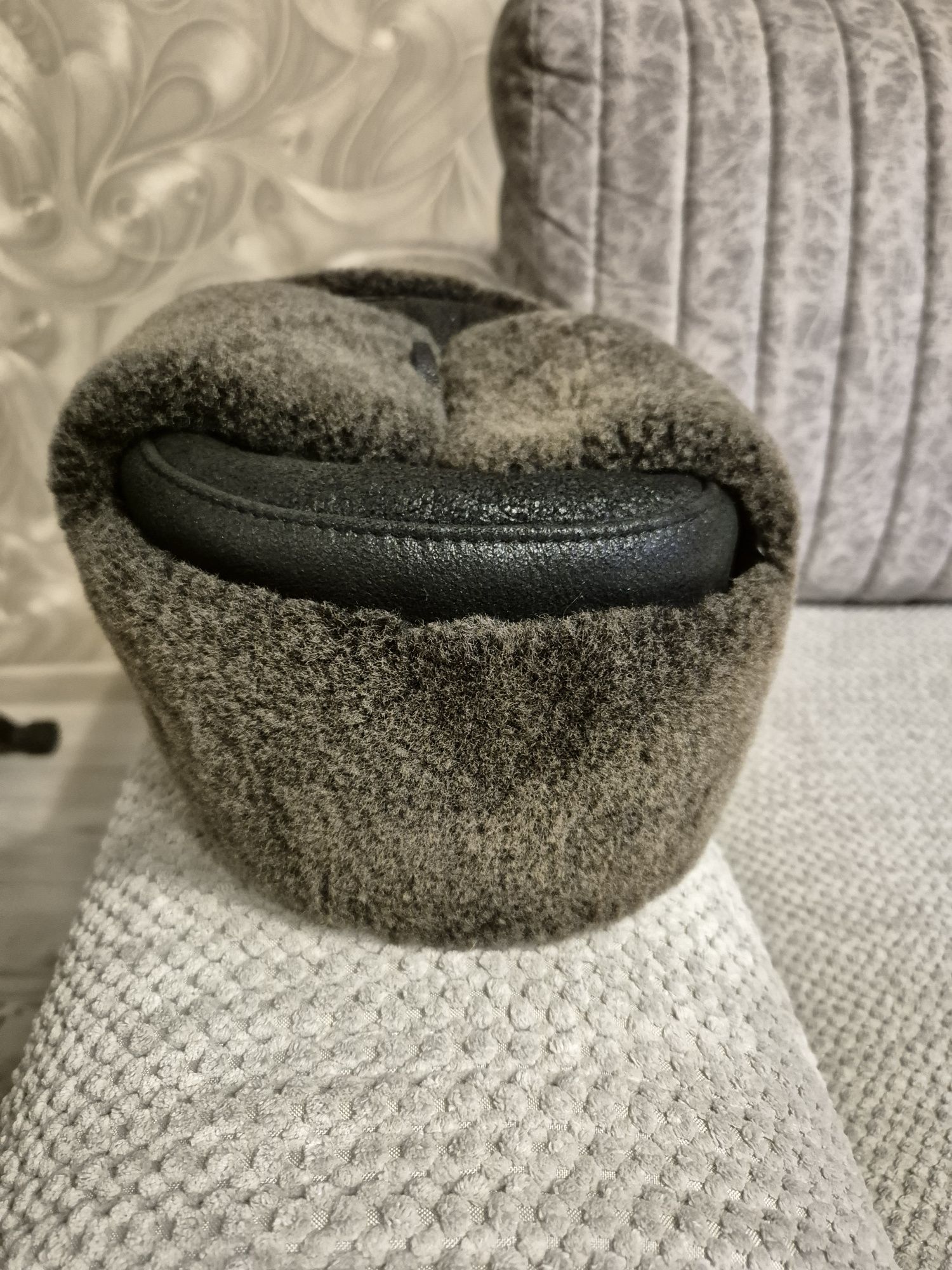 Продам мужскую цигейковую шапку ушанку.
