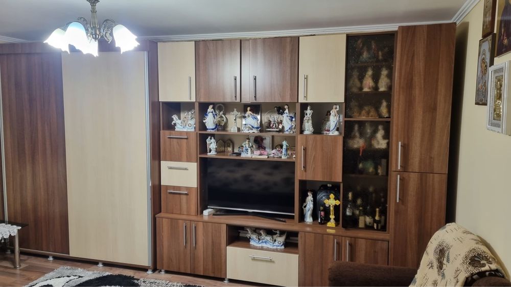 Vand Mobila living facuta la comanda