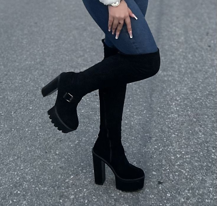 Cizme cu toc  purtate o singura data