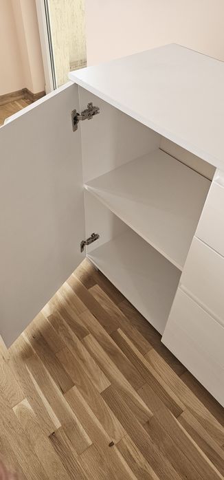 Бял шкаф от Айко