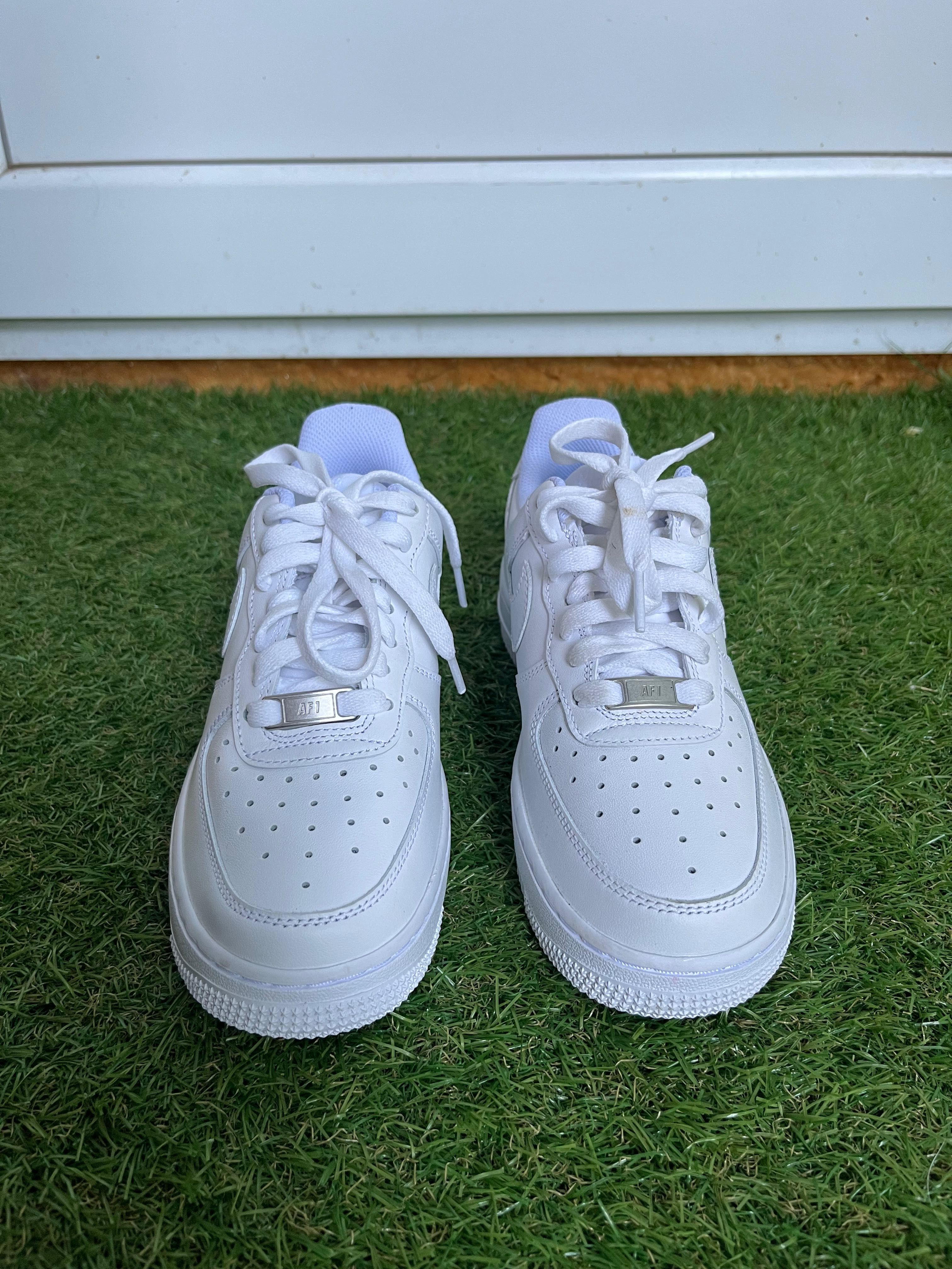 Дамски маратонки : NIKE AIR FORCE 1 LOW 36.5