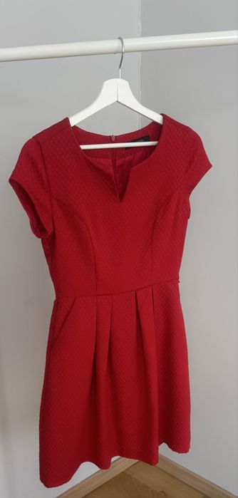 Червена рокля Reserved